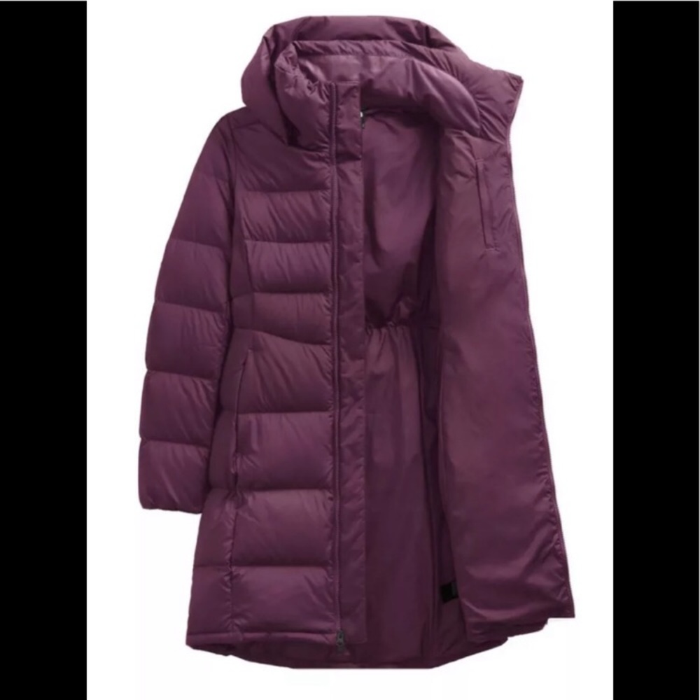 Northface women’s Metropolis 550 size medium down coat in BlackBerry Wine